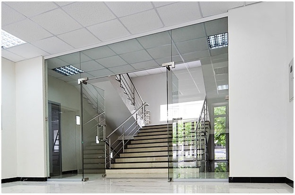 Cấu tạo cửa kính thủy lực – Tìm hiểu chi tiết từng bộ phận quan trọng