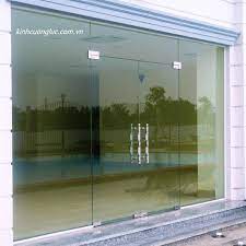 Cửa kính mở quay 2 cánh – Giải pháp tối ưu không gian rộng và sang trọng