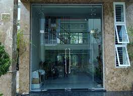 Cửa kính mở quay 2 cánh – Giải pháp tối ưu không gian rộng và sang trọng