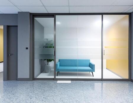 Cửa Kính Thủy Lực Là Gì? Ứng Dụng Phổ Biến Trong Các Công Trình Hiện Đại 1 Cửa kính thủy lực là gì? Ứng dụng phổ biến trong các công trình hiện đại