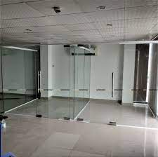 Lý do nên chọn cửa kính thủy lực cho văn phòng hiện đại