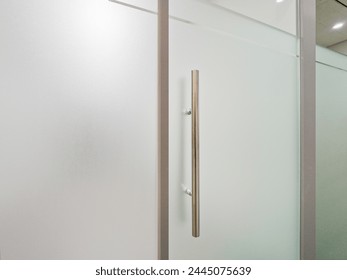 Phân Biệt Cửa Kính Cường Lực Và Cửa Kính Thường – Nên Chọn Loại Nào Cho Công 1 Phân biệt cửa kính cường lực và cửa kính thường – Nên chọn loại nào cho công