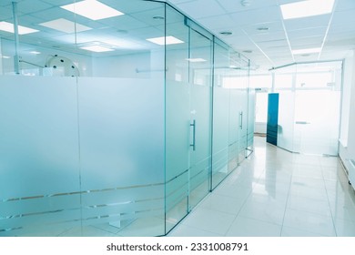 Phân Biệt Cửa Kính Cường Lực Và Cửa Kính Thường – Nên Chọn Loại Nào Cho Công 2 Phân biệt cửa kính cường lực và cửa kính thường – Nên chọn loại nào cho công