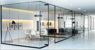 Vách ngăn kính phòng khách – Giải pháp hiện đại và linh hoạt