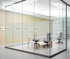 Vách ngăn kính phòng khách – Giải pháp hiện đại và linh hoạt