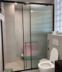 Vách tắm kính – Giải pháp phòng tắm hiện đại và tiện nghi