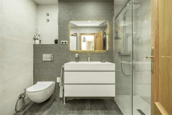 Vách Tắm Kính Cường Lực – Giải Pháp Hoàn Hảo Cho Phòng Tắm Hiện Đại