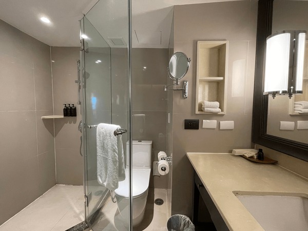 Cửa kính cường lực khung nhôm – Sự kết hợp hoàn hảo giữa bền và đẹp