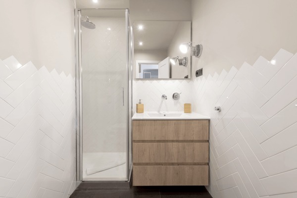 Cửa kính cường lực nhà tắm – Giải pháp sang trọng và an toàn