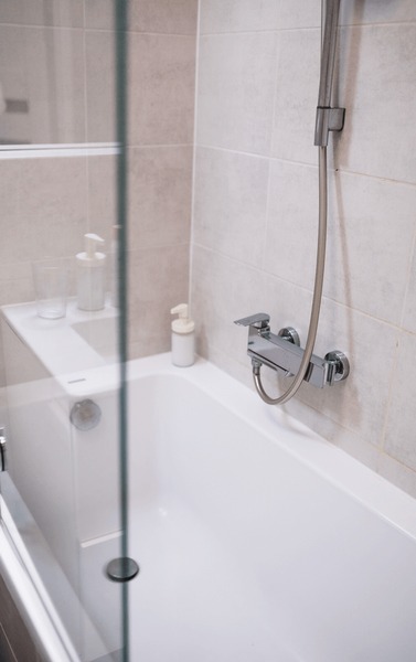 Cửa Kính Lùa 2 Cánh – Giải Pháp Tiết Kiệm Không Gian Hiện Đại