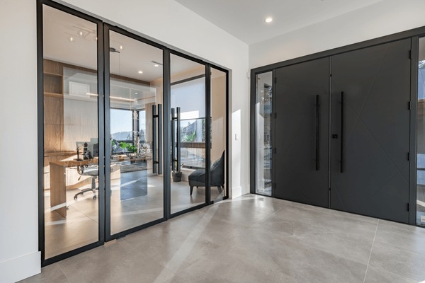 Cửa kính lùa treo – Giải pháp hiện đại cho không gian nhỏ