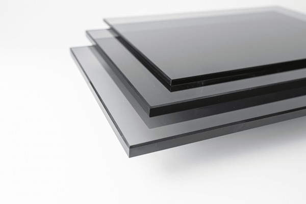 Vách Kính Cường Lực Phòng Khách – Tạo Không Gian Mở Hiện Đại