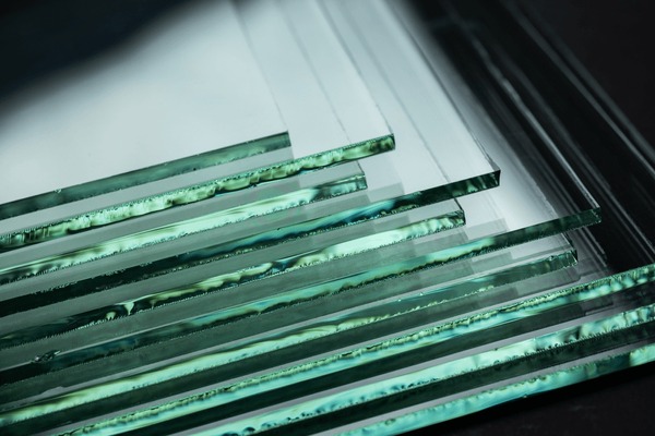 Vách Kính Cường Lực Phòng Khách – Tạo Không Gian Mở Hiện Đại